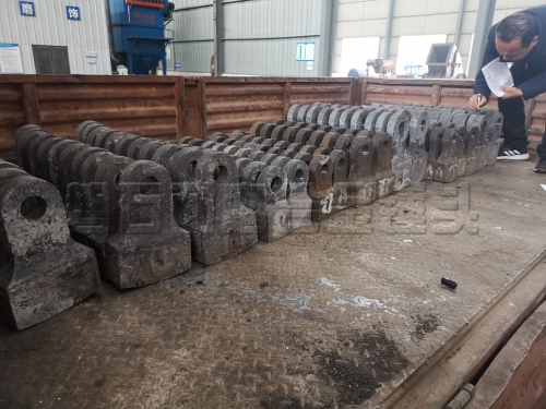 破碎机锤头有必要使用原厂的吗？还是订耐磨锤头更好?